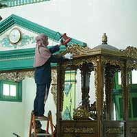 Aqliyah Indonesia Membersihkan Tempat Ibadah